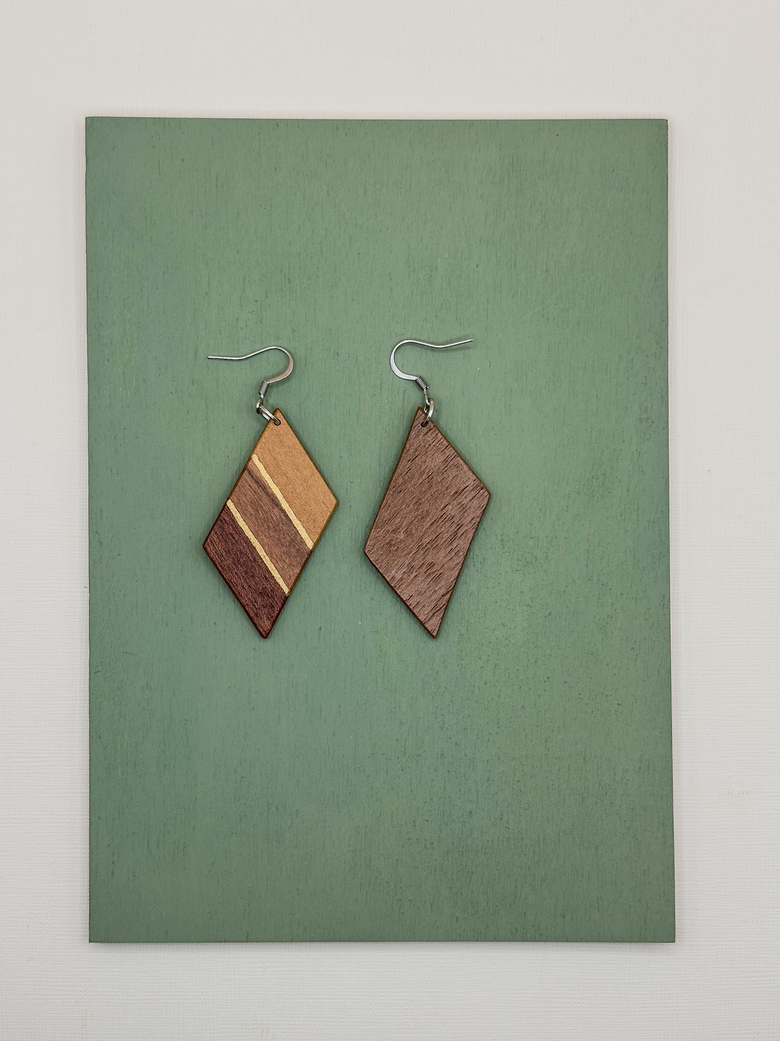 Rhombus Tricolor with gold highlights
